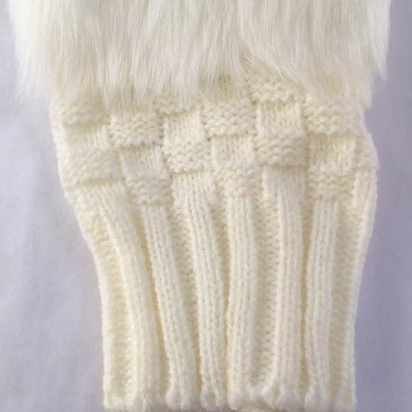 New! Faux Fur Ivory Gloves - Picture 3 of 3